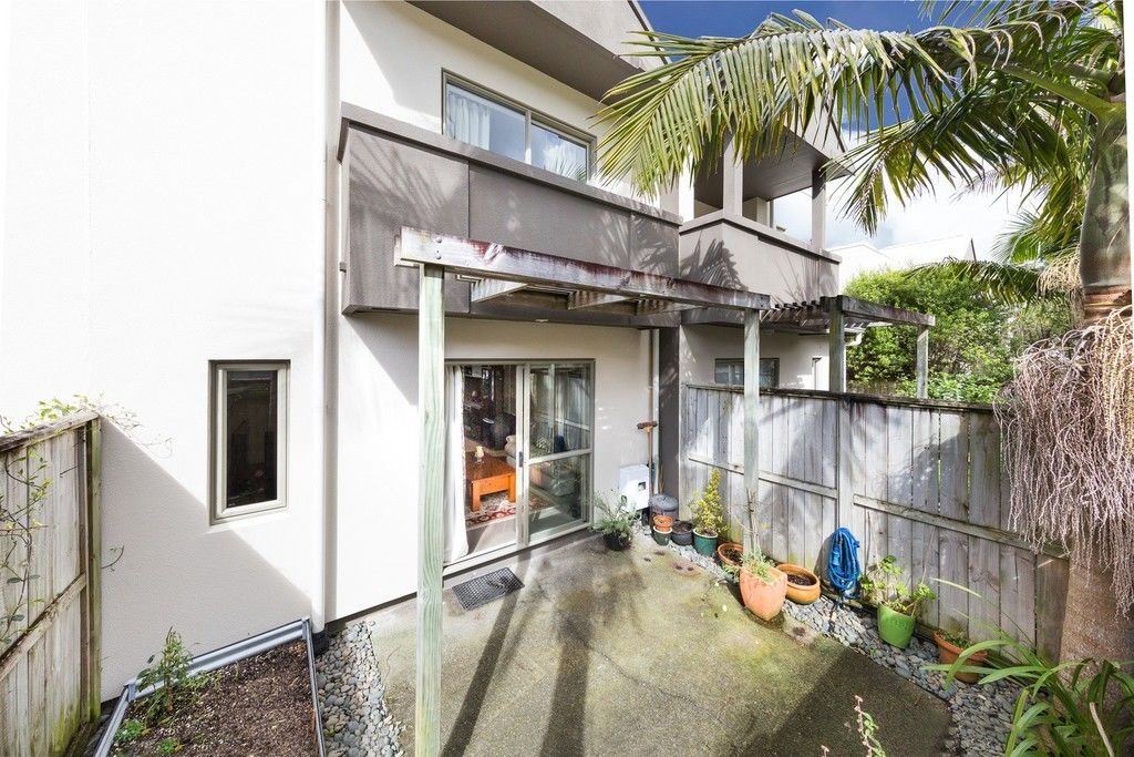 42/21 Hunters Park Drive, Three Kings, Auckland, 2 ਕਮਰੇ, 1 ਬਾਥਰੂਮ