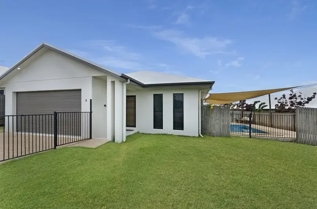 Bushland Beach 4房  LOW MAINTENANCE FAMILY HOME WITH POOL AND BOAT STORAGE