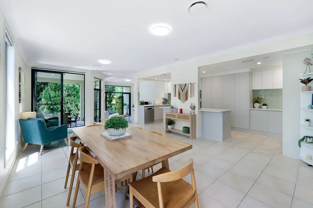 Carrara 3房  Stunning Renovated Duplex with Park Views