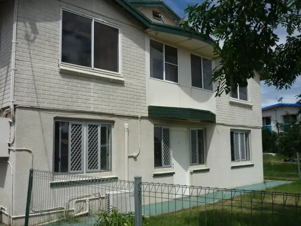 Excellently located 2 bedroom unit