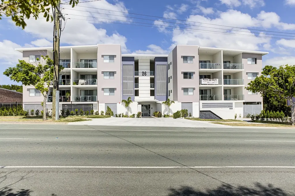 Low Maintenance 2 Bedroom Unit in Convenient Location