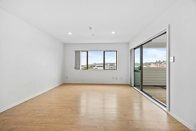 Stylish Newly Renovated 3-Bedroom Apartment