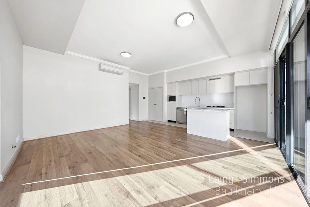 Modern Waterfront Corner Apartment with Panoramic Views, High Ceilings & Floorboards Throughout