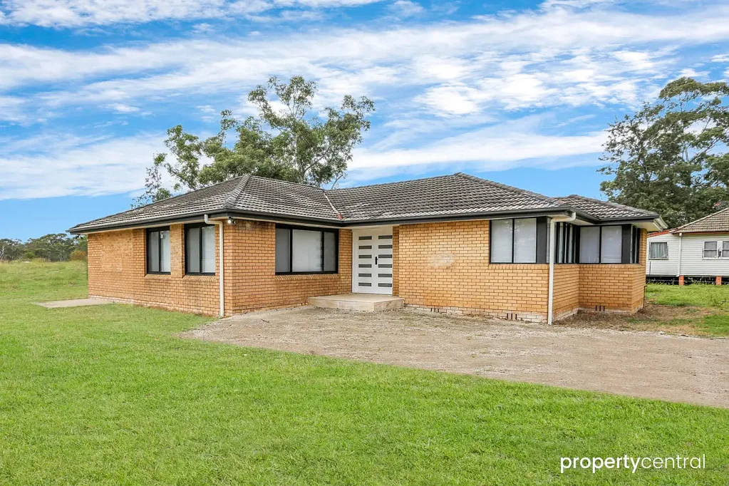 Charming 4-Bedroom, 3-Bathroom Home in Rural Cranebrook