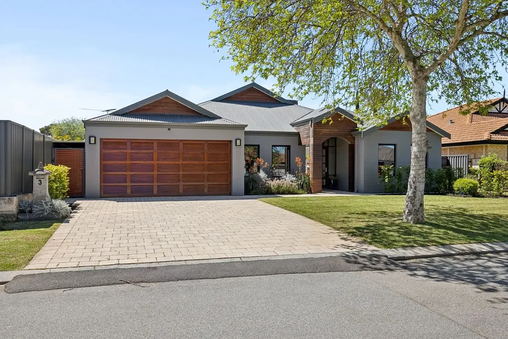 Aveley 4Habitaciones Summer Sorted: Pool, Patio and Lawn Behind a Four-Bedroom Family Home