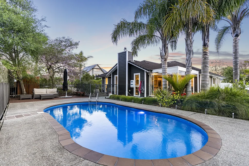 Riverhead 4कमरा Summer Starts Here – Poolside Living Awaits