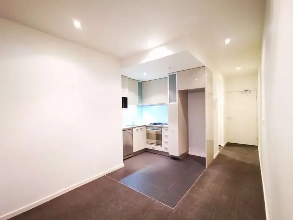 Spacious Unfurnished 3BED 1BATH Apartment in Prime CBD Location for Rent - with CAR SPACE