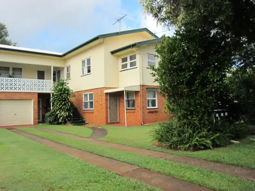 GREAT LOWSET 1 BEDROOM FLAT - CLOSE TO BEACH