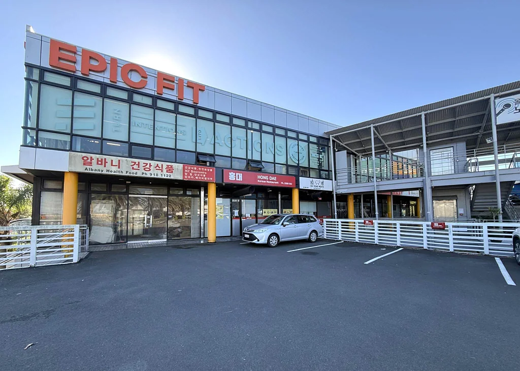 Rosedale PRIME HOSPITALITY SPACE FOR LEASE