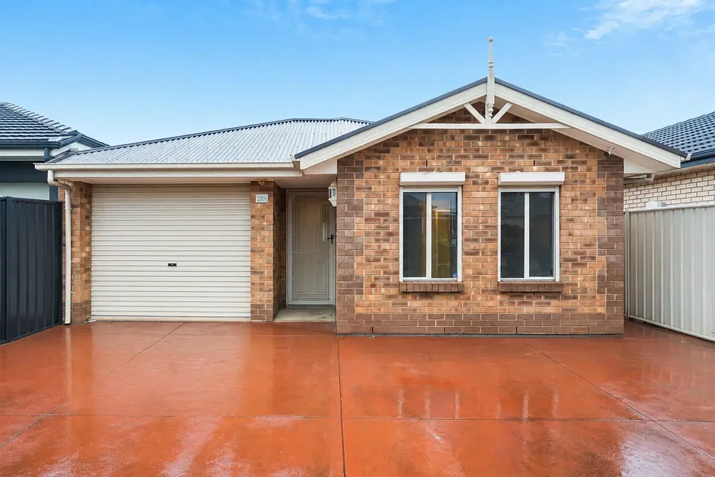Royal Park 3房  Modern Comfort in a Prime Western Location