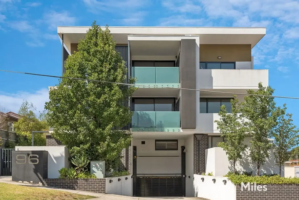 STYLISH, SECURE & CENTRAL