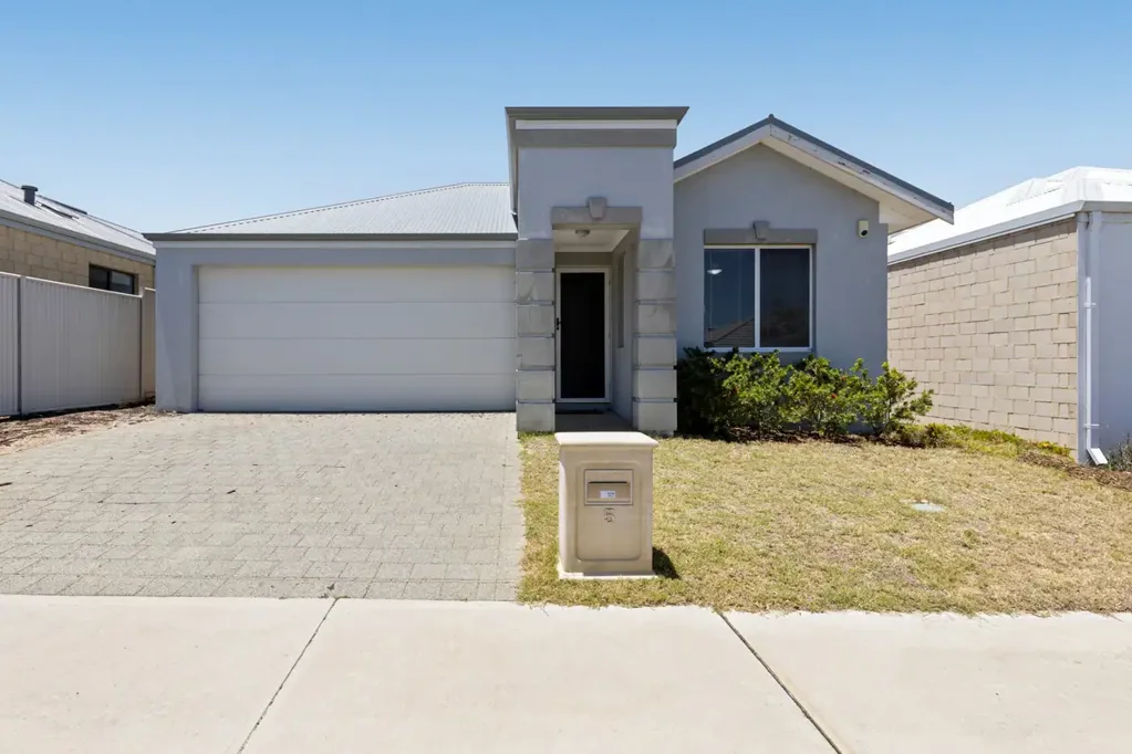 Alkimos 3Moenga Low-Maintenance Living in a Prime Coastal Location