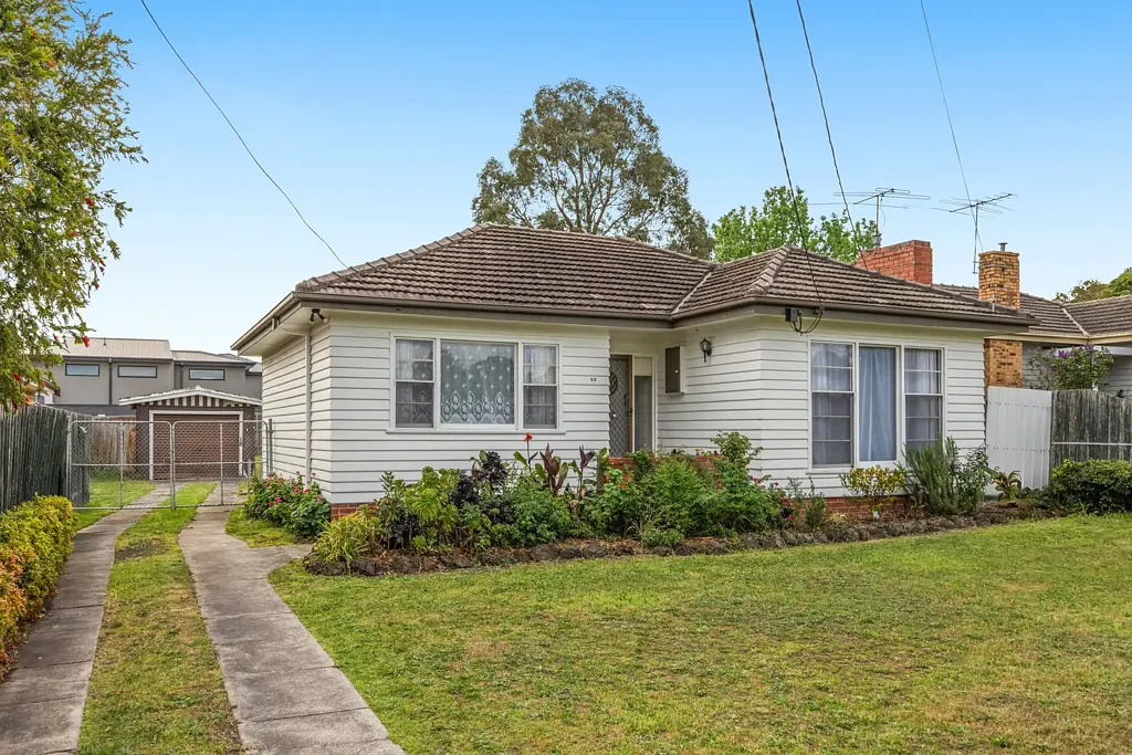 Macleod 3房 经典Weatherboard风格 696㎡广阔空间 光线充足室内 管道供暖空调 优越Macleod地段 靠近村站校園 娱乐扩建空间 A RANGE OF EXCITING OPTIONS AWAITS