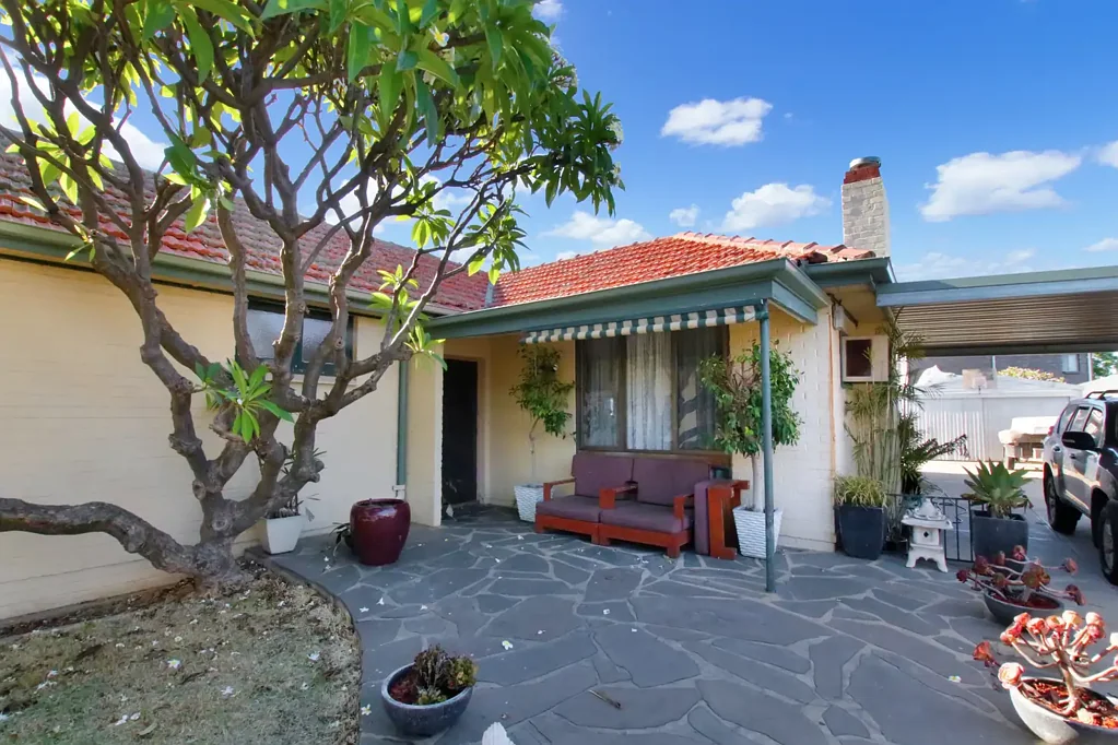 Impressive Three Bedroom Home in Prime Lockleys Location!