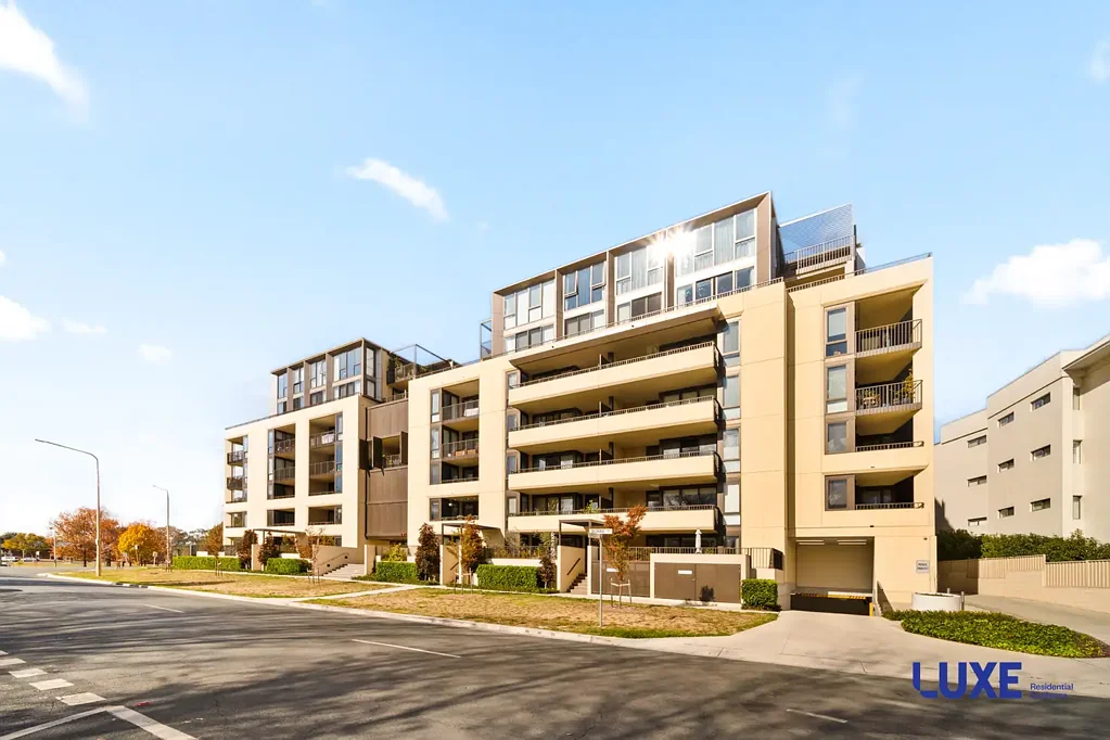 Light and bright three bedroom ensuite apartment!