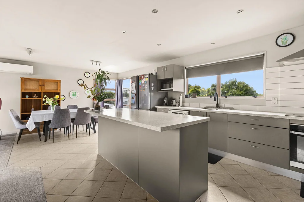 Tamatea 5 Slaapkamer Urgent Sale - Builders Report Available