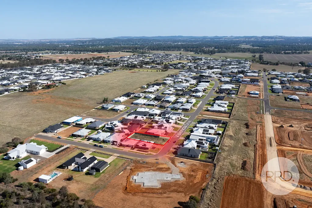 42 Valencia Drive, Gobbagombalin, NSW 2650
