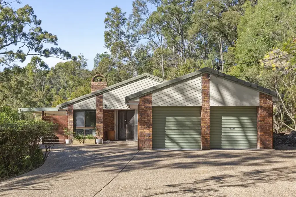 Mudgeeraba 5Phòng ngủ Private Acreage Sanctuary with Dual Living, Skyline Views & Lifestyle Infrastructure