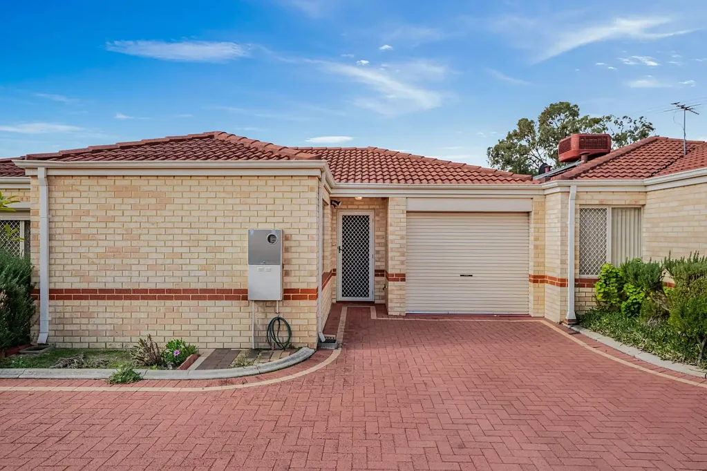 Beechboro 3ห้องนอน JUST LISTED! EASY-CARE LIVING FOR THE OVER 55s
