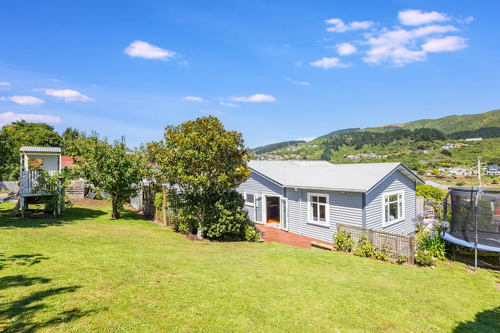 32 Handyside Street, Tawa, Wellington
