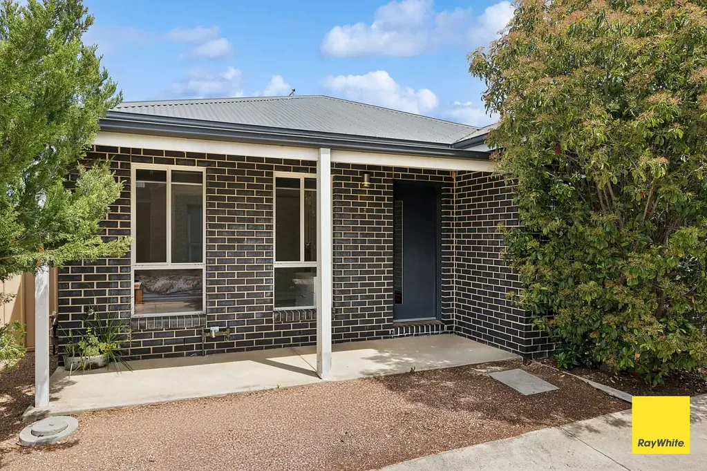 2/18A Emmett Street, Golden Square, VIC 3555