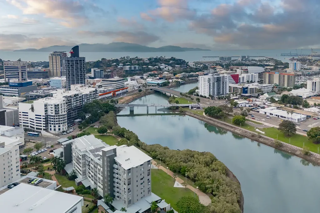 Townsville City 3房  Elevated Living with City Views & Resort-Style Amenities