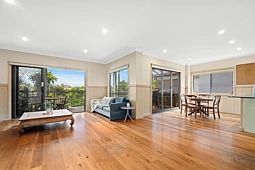 217 Avoca Drive, Green Point