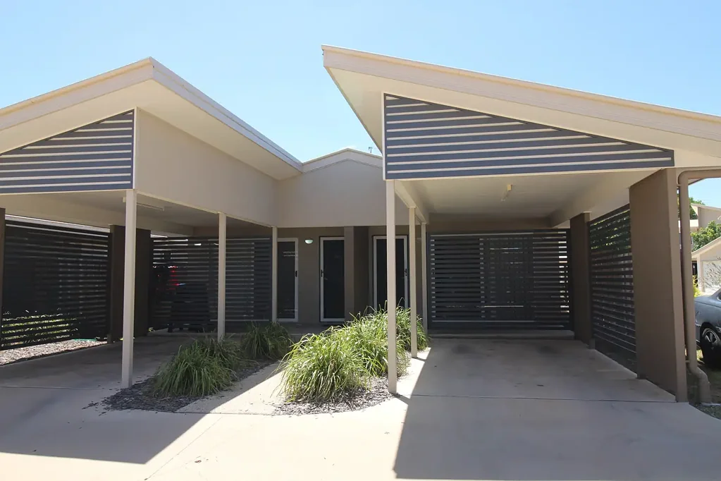 NEAT & TIDY UNIT -LOCATED IN THE HEART OF TOWN