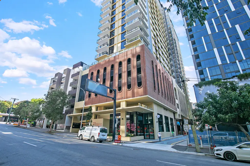 South Brisbane 5Kwarto Brand New Executive Living in Desirable Fish Lane