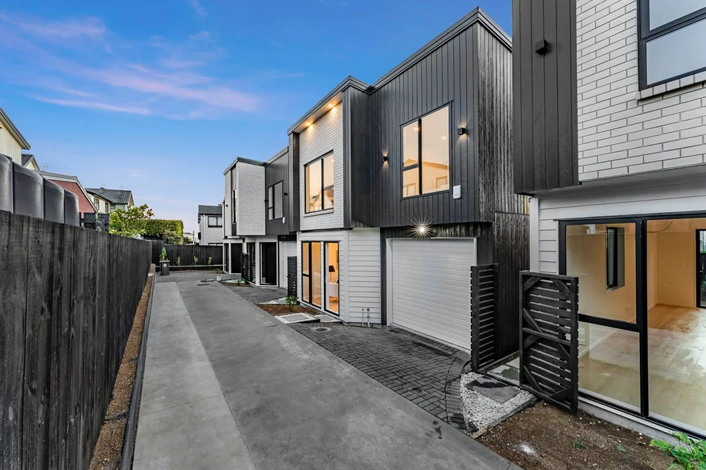 Glen Innes 4房  Freestanding with CCC & Freehold Title Issued!