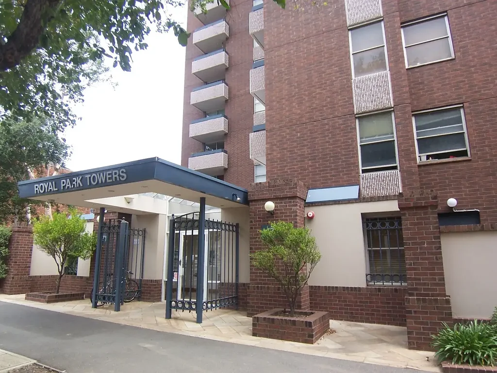 Bright Corner 2 Bedroom Apartment