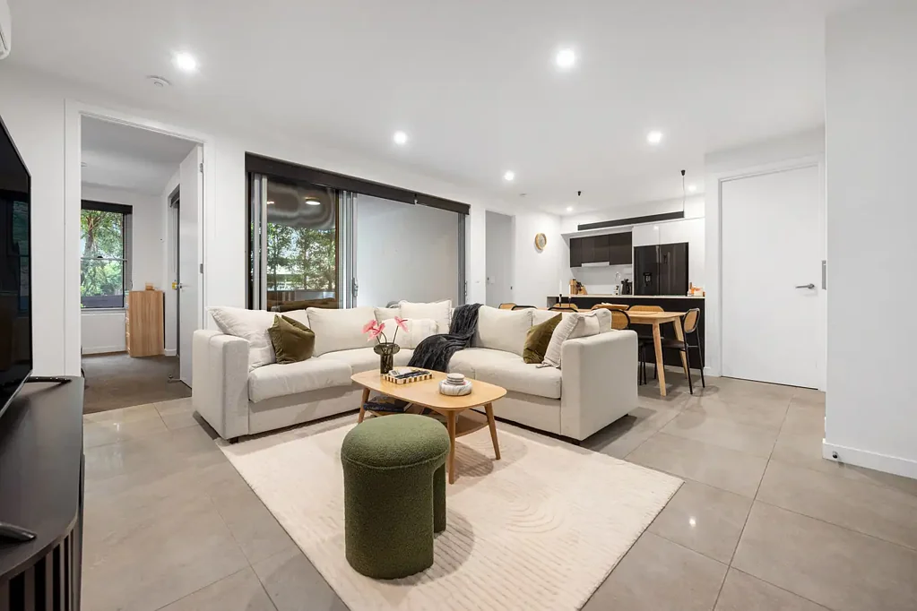 Modern Apartment with Leafy Courtyard Living