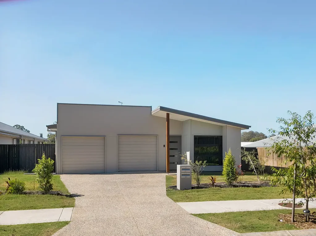 Lawnton 5Kwarto New Full Duplex Offering Strong Investment & Lifestyle Potential