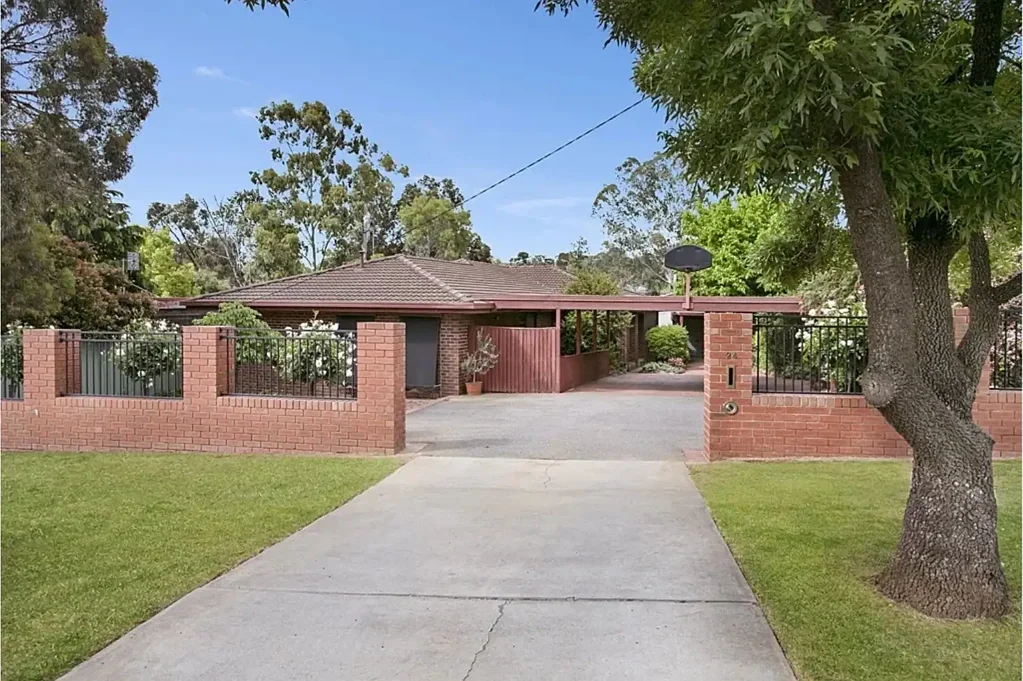 24 Lowndes Street, Kennington, VIC 3550