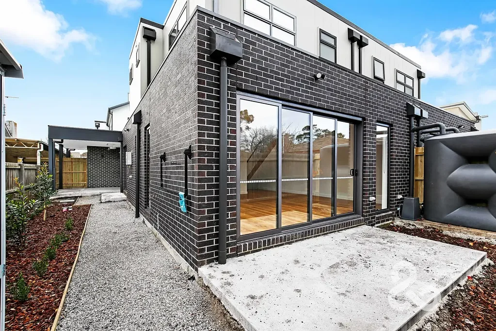 Stylish, Low-Maintenance Living in a Contemporary Townhouse