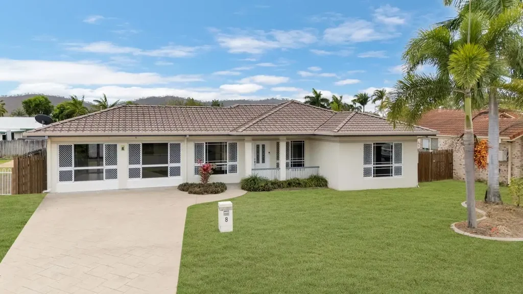 Kirwan 3Zimmer Family-Friendly Gem with Pool and Superb Entertaining Spaces