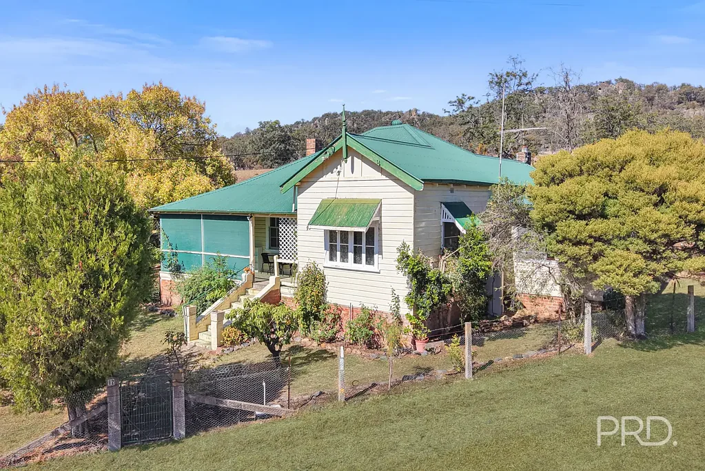 Murrurundi 2房  Character- Filled Country Cottage with Space, Views and Endless Potential