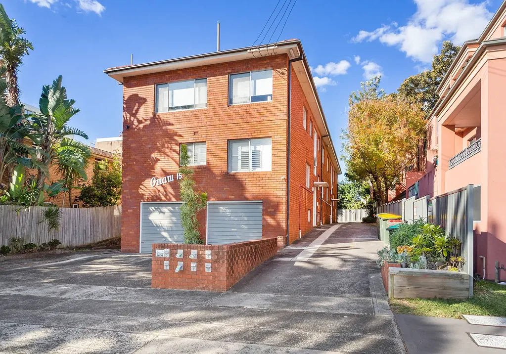 Wollongong 1房 Wollongong市中心 单卧室公寓 朝北采光充足 宽敞起居区 指定停车位 低维护安全 Charming One-Bedroom Unit in Prime Wollongong Location