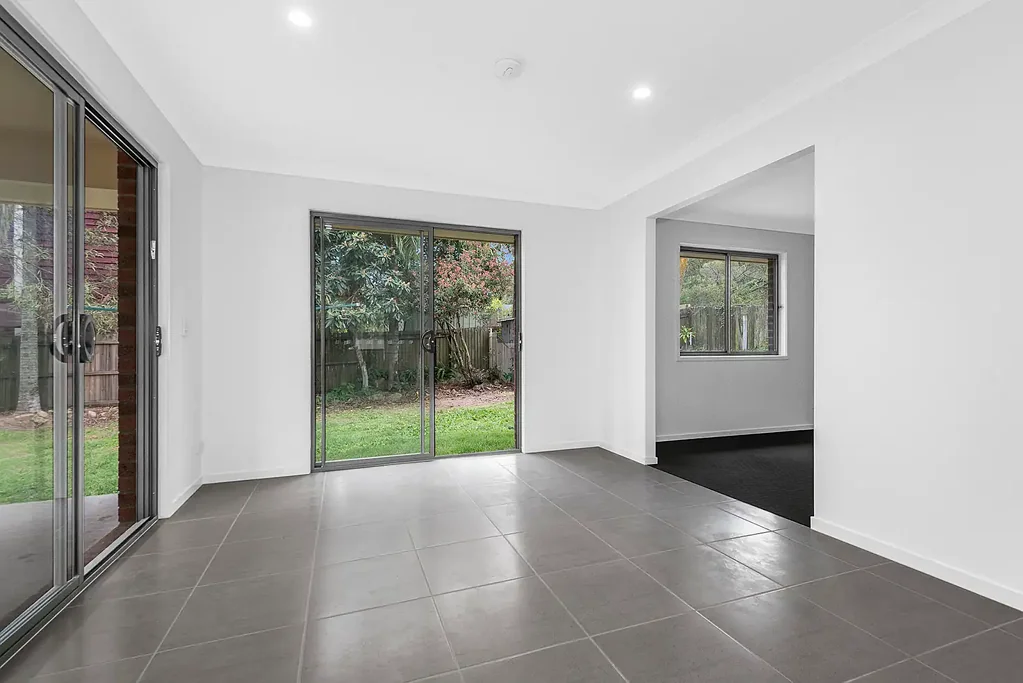 MODERN DETACHED FLAT IN SPRINGWOOD HILLS