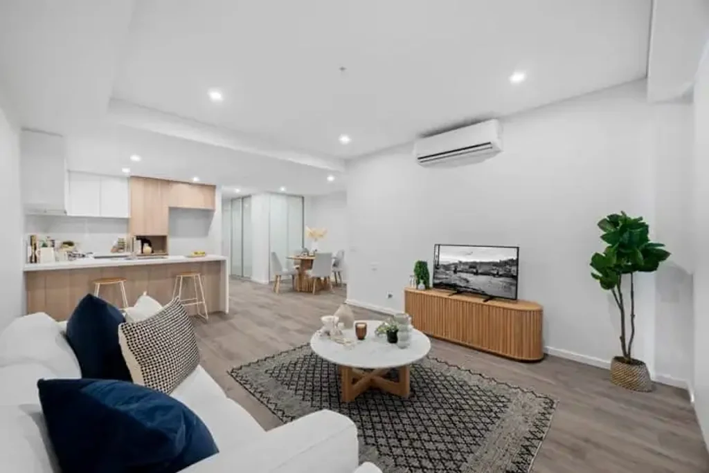 Near new modern stylish unit!!