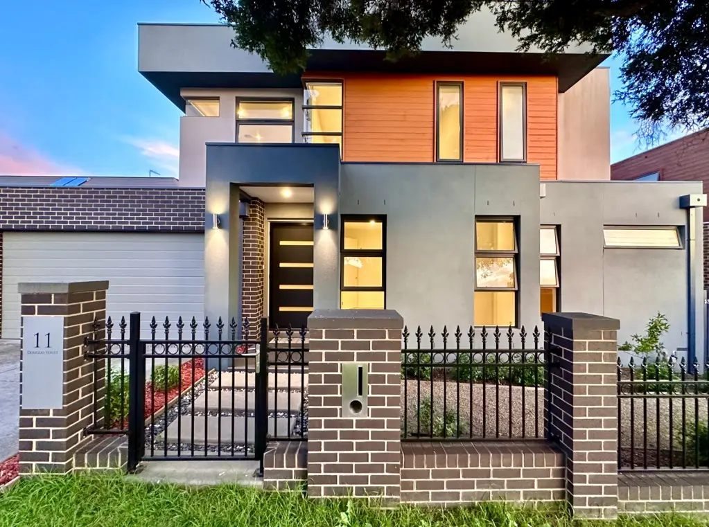 4 Bedroom Modem Home with Walking Distance to Schools
