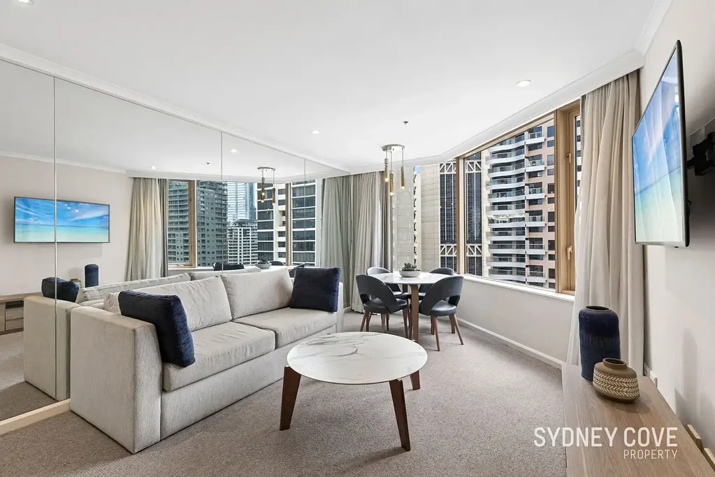 Sydney 1Moenga STYLISH QUAY WEST CITY PAD WITH VIEWS & HOTEL-STYLE RENOVATION