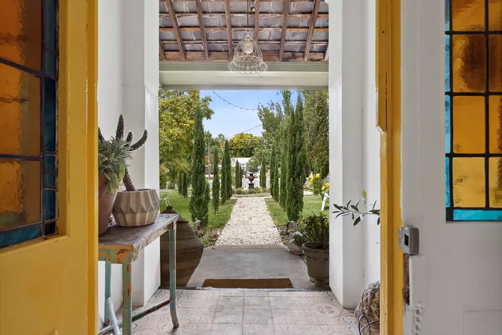 Clunes 4બેડરૂમ The Vicarage – A French-Inspired Landmark in the Heart of Clunes