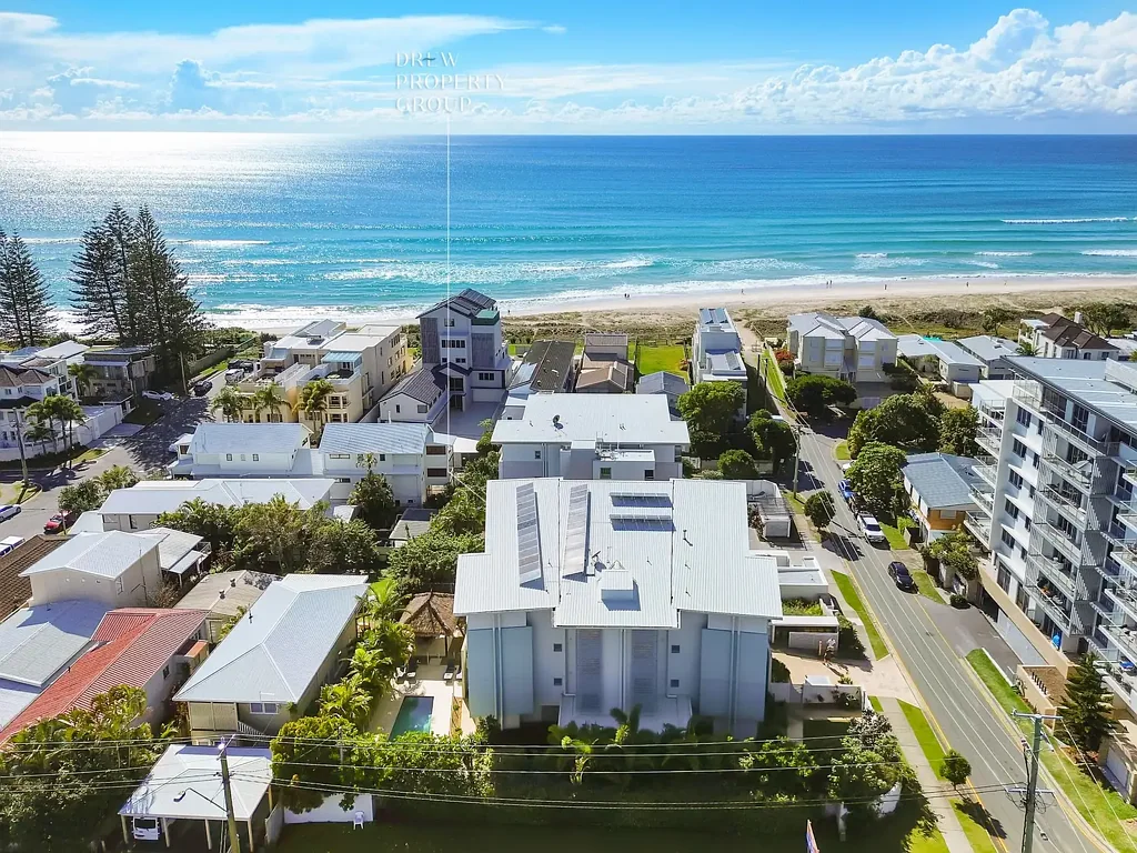 Palm Beach 2 Bedroom Large Beachside Apartment with Alfresco Entertaining – 100m from the Beach!