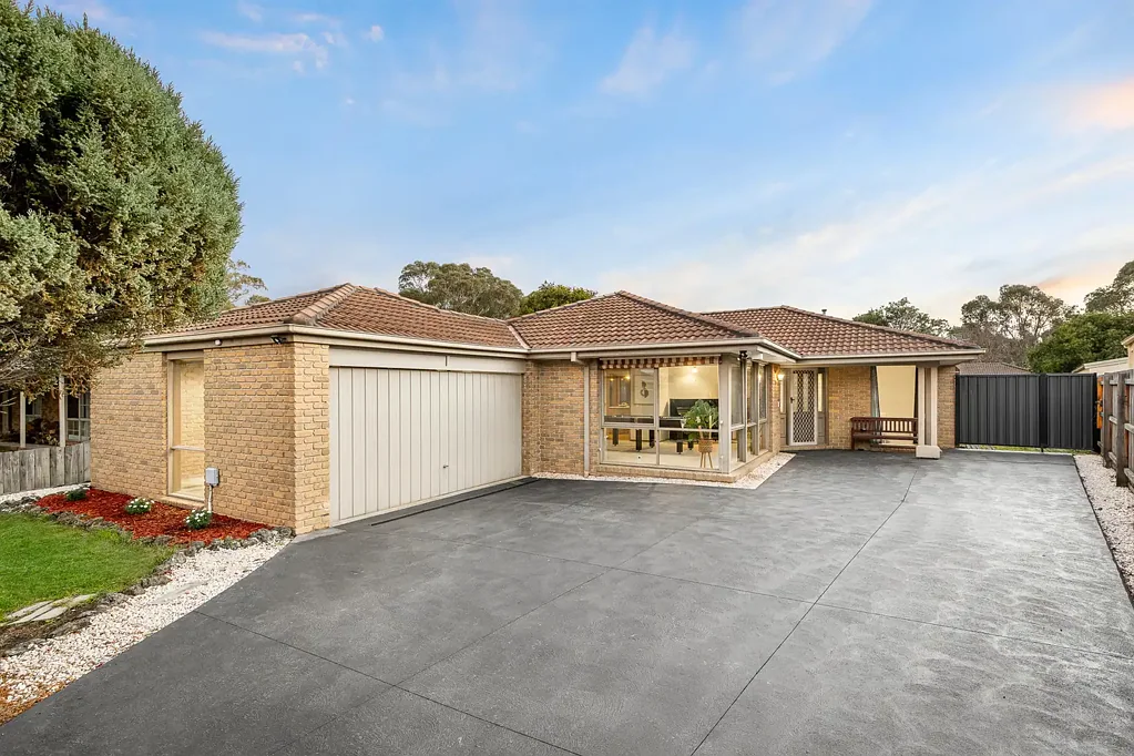 15 Briar Rose Walk, Croydon South, VIC 3136