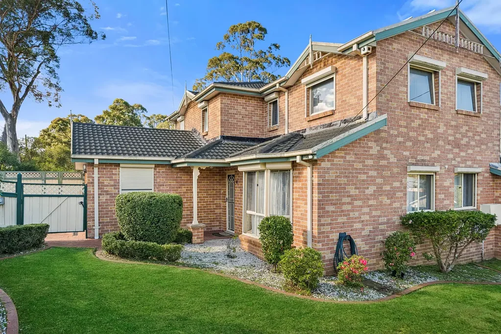 Hornsby Heights 4Kwarto Torrens Title, Spacious and Low Maintenance Living