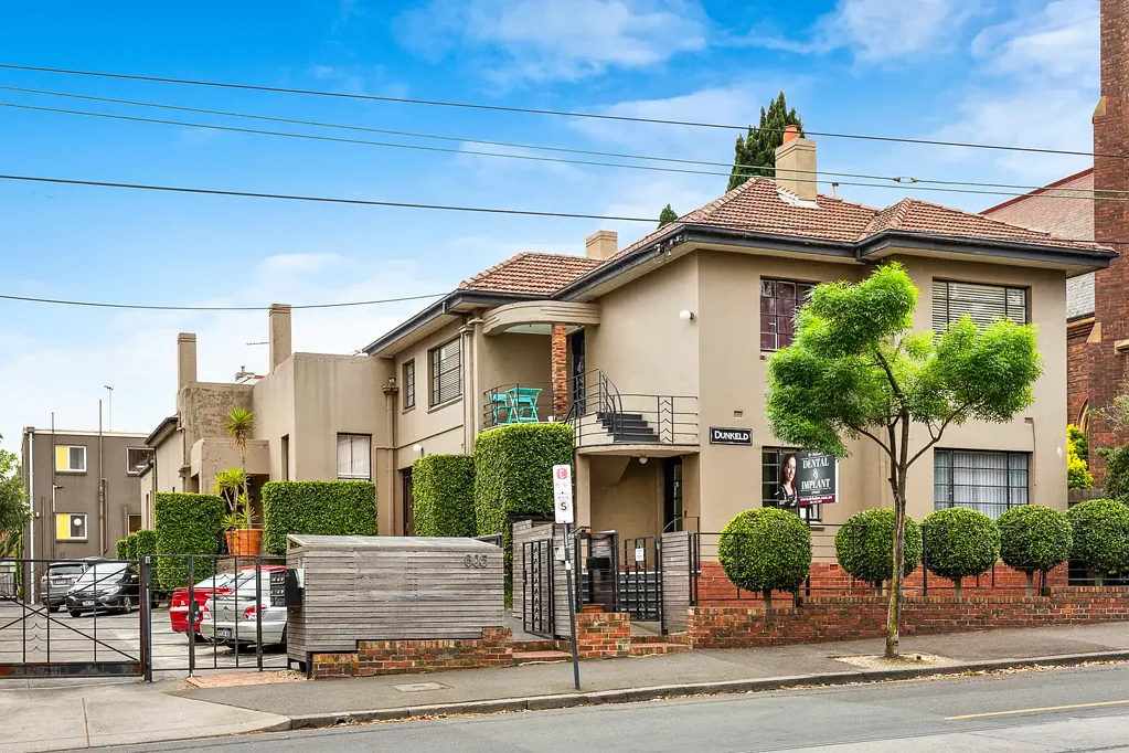 Prahran 1房 便利、互联与魅力完美融合。 Convenience, connectivity and charm combine seamlessly.