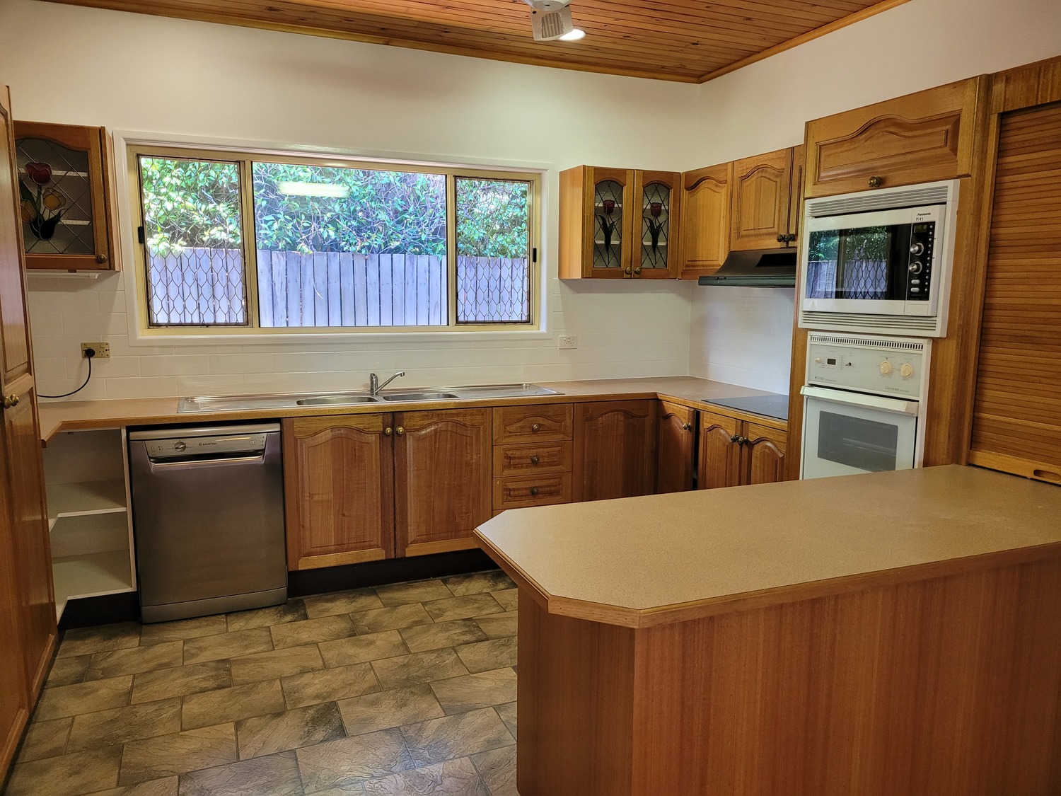 14 OVERLEA ST, NUDGEE QLD 4014, 0部屋, 0バスルーム, House