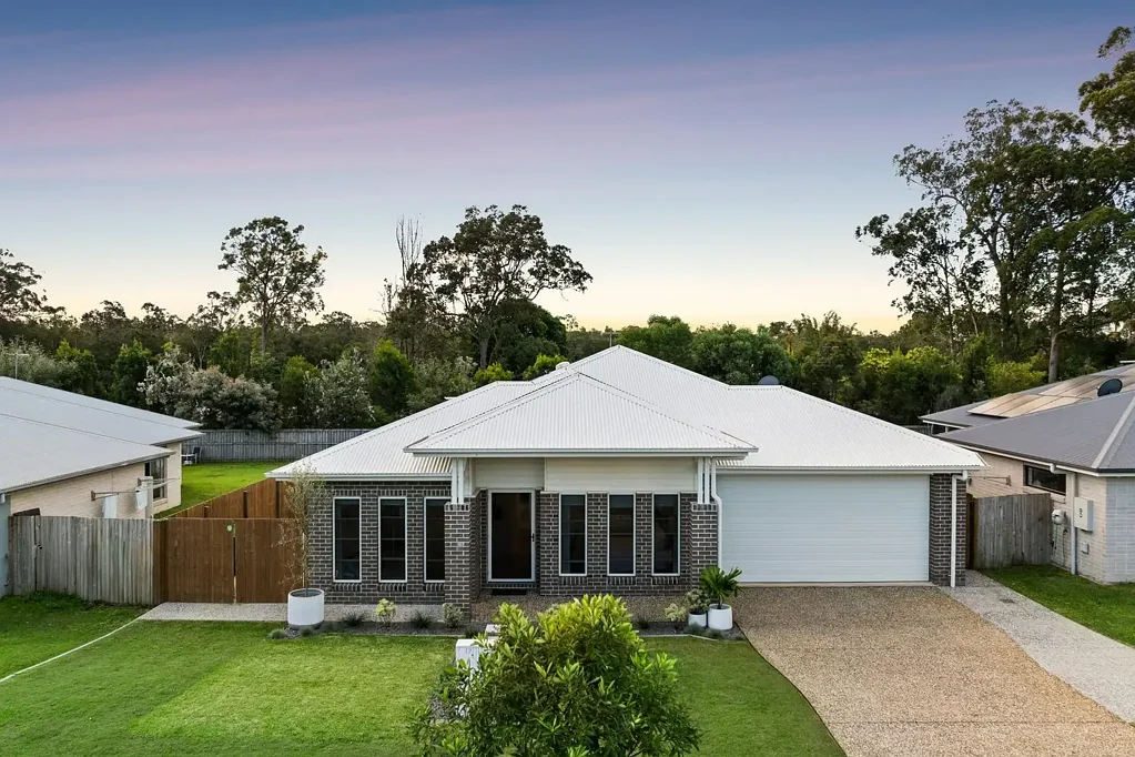 Glass House Mountains 4Kwarto Stunning family residence with all the extras