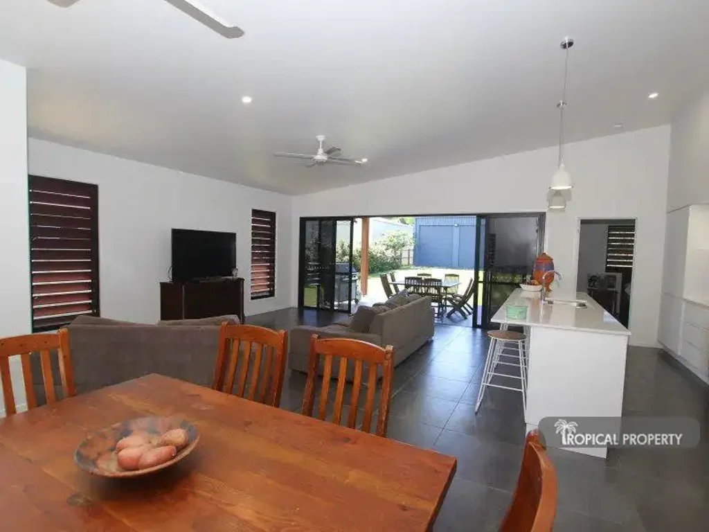 13 Nivosa, Mission Beach, QLD 4852